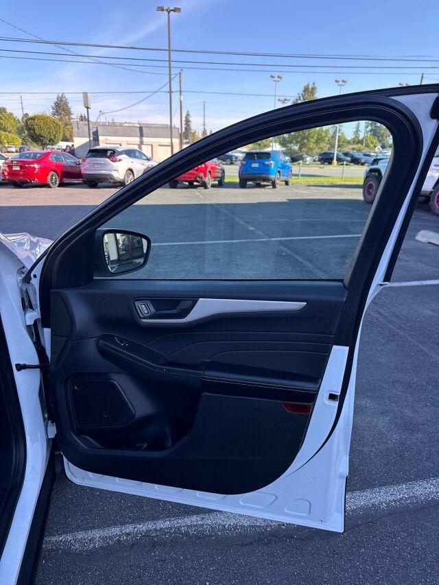 Used 2022 Ford Escape SE w/ Convenience Package AWD/4WD image 16