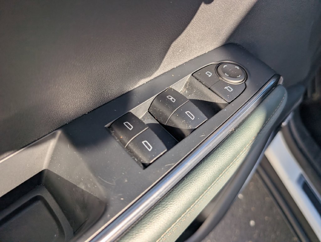 Used 2025 GMC Acadia AT4 w/ LPO, Floor Liner Package AWD/4WD image 12