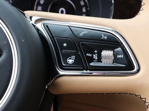 New 2025 Bentley Bentayga Extended Wheelbase image 25