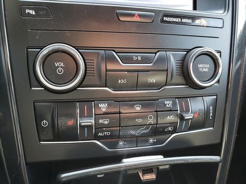 Used 2018 Ford Explorer XLT w/ Equipment Group 202A image 30