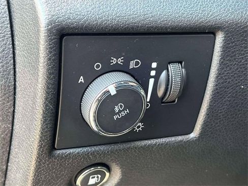 Used 2019 Jeep Grand Cherokee Limited image 22