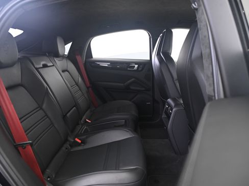 Certified 2022 Porsche Cayenne Turbo GT AWD/4WD image 18