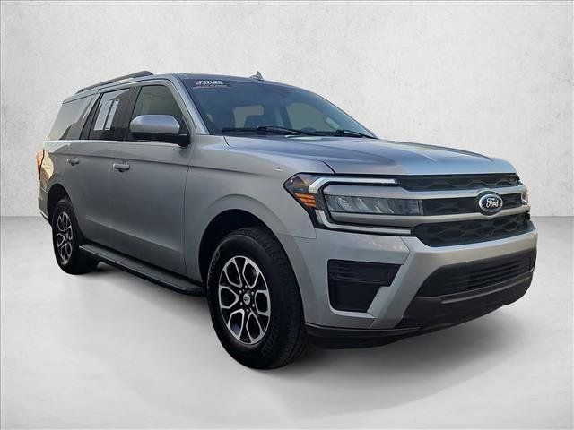 Used 2024 Ford Expedition XLT RWD image 3