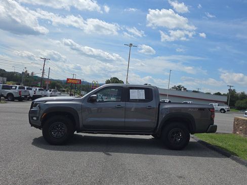 Used 2026 Nissan Frontier PRO-4X AWD/4WD image 7