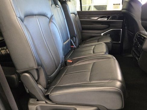 Used 2022 Jeep Wagoneer Series II w/ Premium Group I AWD/4WD image 6