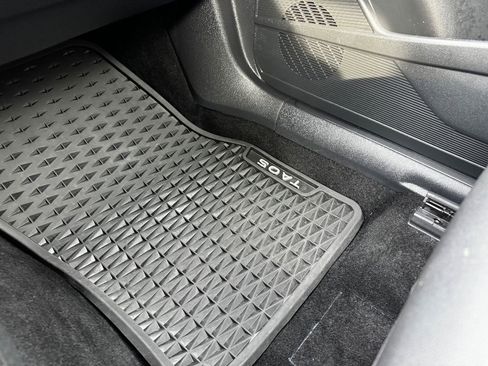 Used 2024 Volkswagen Taos SE image 31