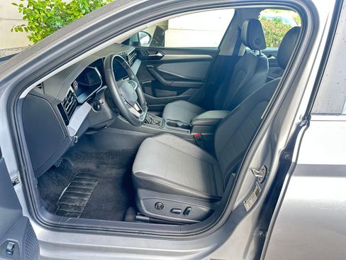 Used 2025 Volkswagen Jetta SE image 27