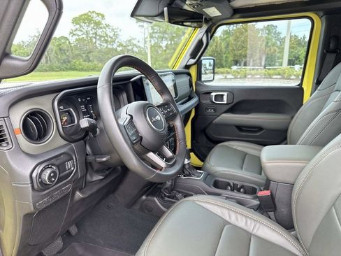 Used 2024 Jeep Gladiator Mojave w/ Technology Group image 10