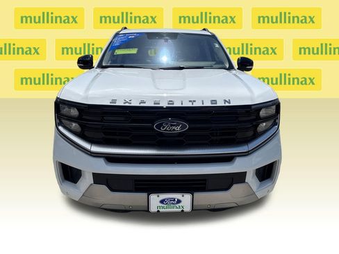 Used 2025 Ford Expedition Max Platinum AWD/4WD image 12
