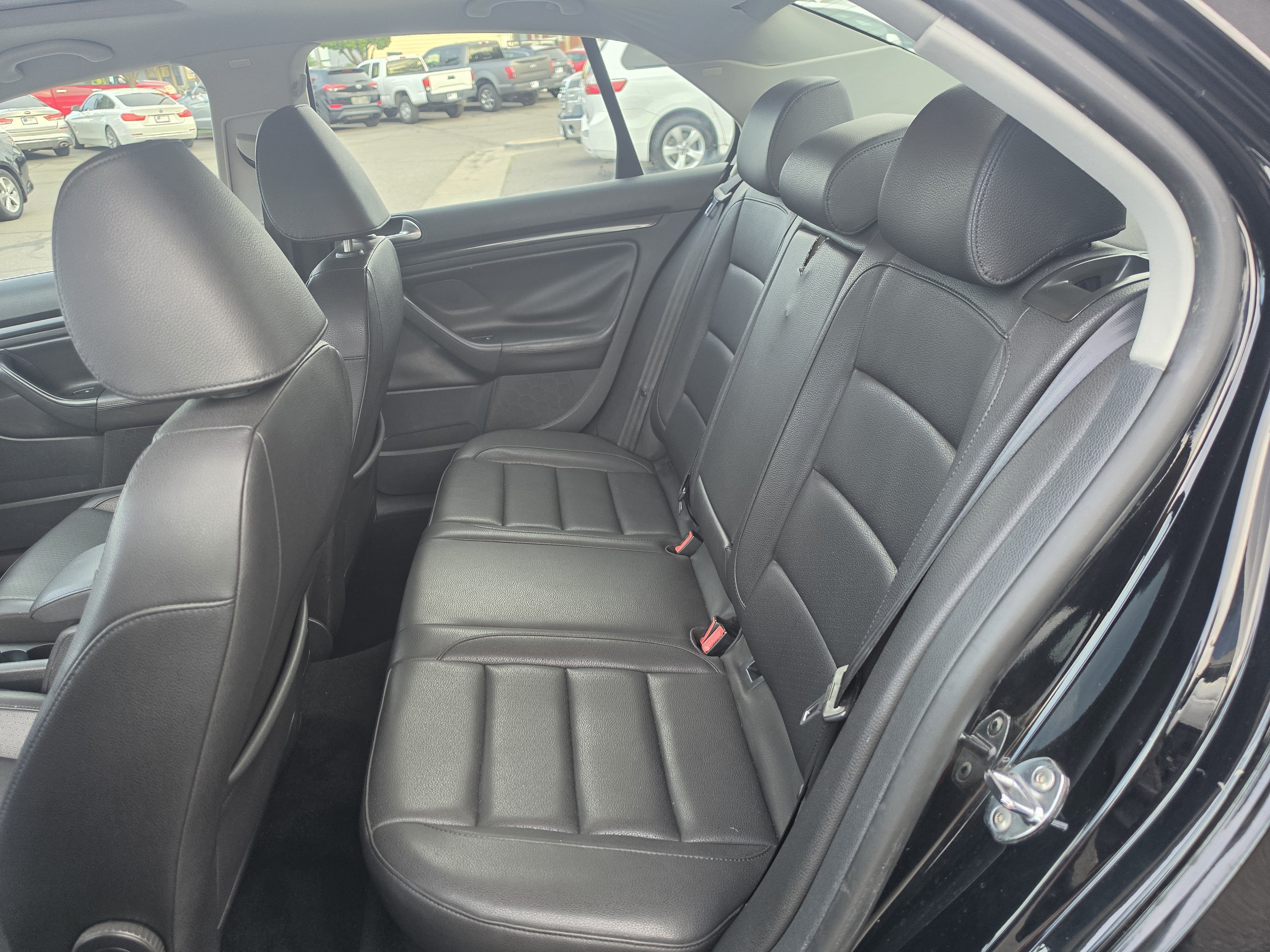 Used 2010 Volkswagen Jetta SE FWD image 18