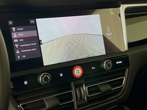 New 2026 Porsche Macan image 17