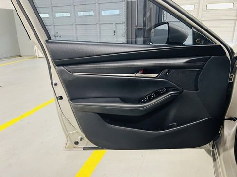 Used 2022 MAZDA MAZDA3 s image 21