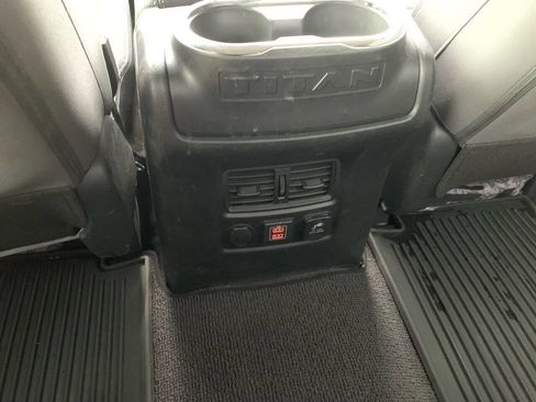 Used 2021 Nissan Titan SV w/ SV Convenience Package image 16