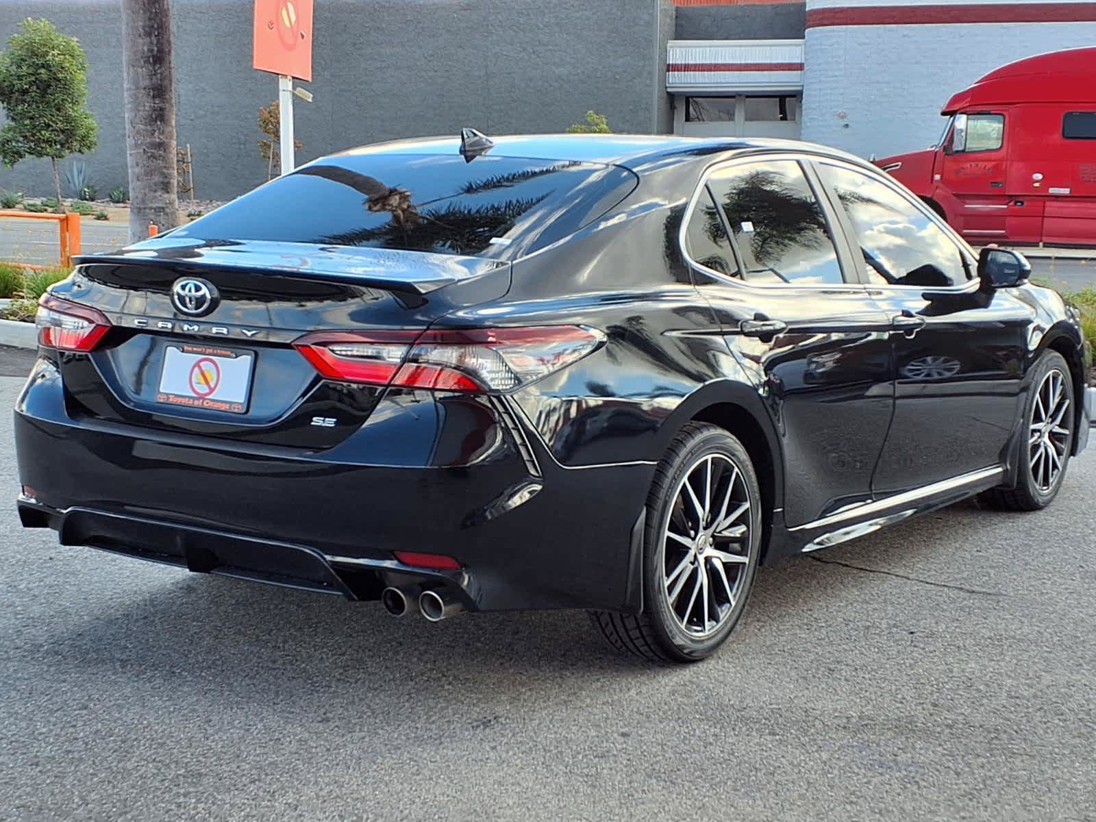 Used 2024 Toyota Camry SE FWD image 6