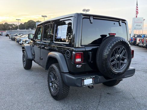 Used 2025 Jeep Wrangler Unlimited Sport AWD/4WD image 7