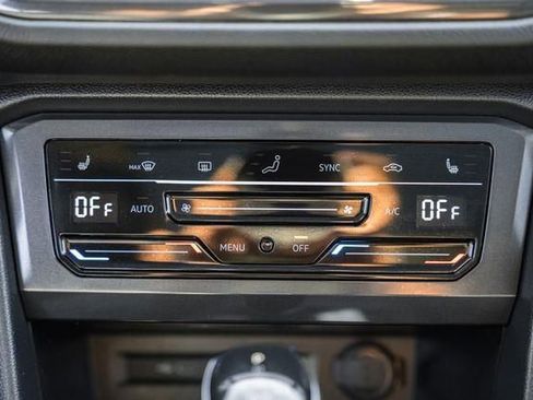 Used 2022 Volkswagen Tiguan SE w/ Panoramic Sunroof Package image 23