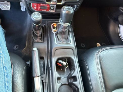 Used 2019 Jeep Wrangler Unlimited Rubicon w/ Dual Top Group image 24