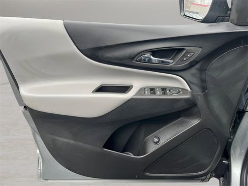 Used 2023 Chevrolet Equinox LT w/ Driver Convenience Package image 12