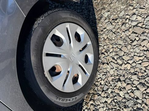 Used 2014 Honda Insight LX image 9