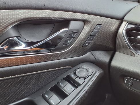 Used 2023 Chevrolet Traverse Premier image 29