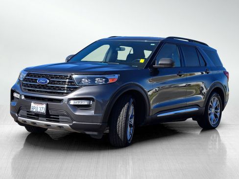 Used 2020 Ford Explorer XLT w/ Equipment Group 202A RWD image 11