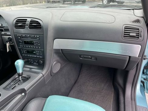 Used 2002 Ford Thunderbird Base image 11