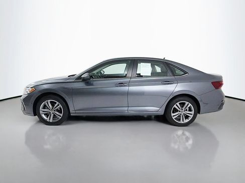 Used 2023 Volkswagen Jetta SE FWD image 4
