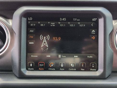 Used 2018 Jeep Wrangler Unlimited Sahara w/ Dual Top Group AWD/4WD image 23