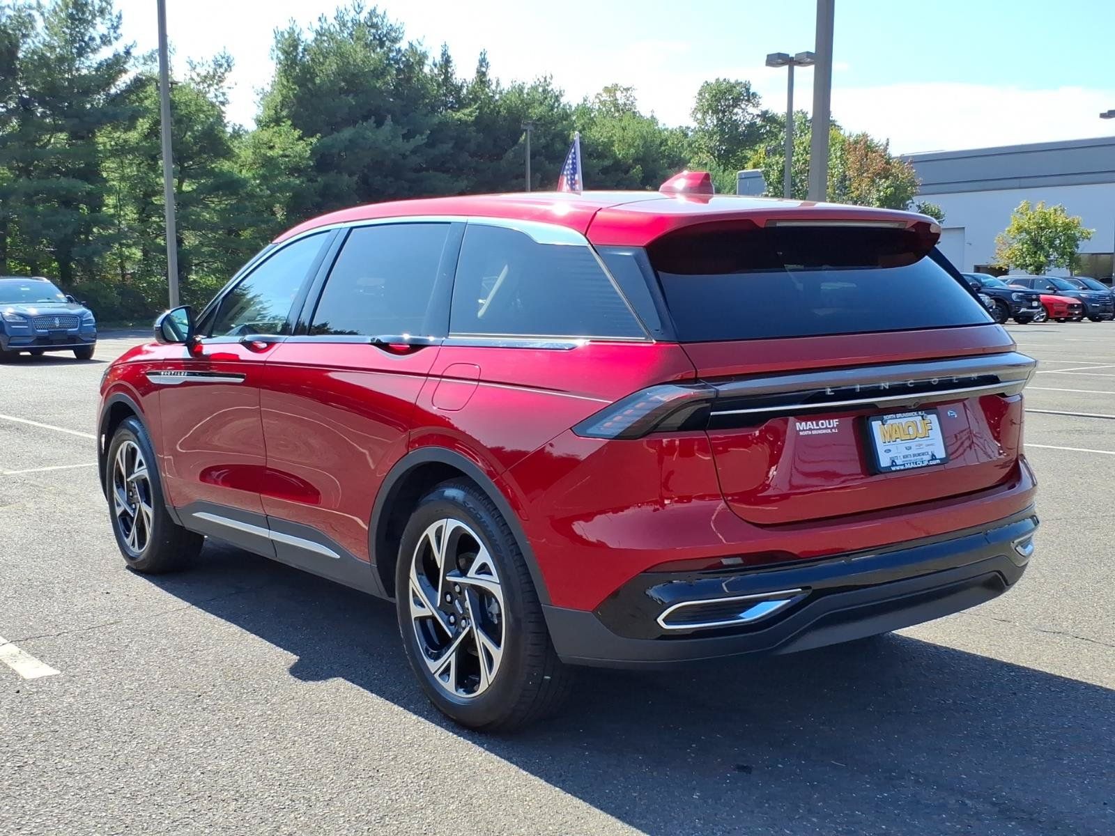Used 2026 Lincoln Nautilus Premier AWD/4WD image 5