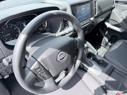 Certified 2024 Nissan Frontier SV w/ Technology Package AWD/4WD image 17