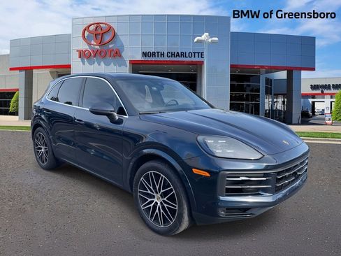 Used 2024 Porsche Cayenne image 1