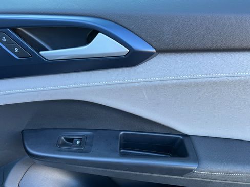 Used 2024 Volkswagen Taos SE image 23