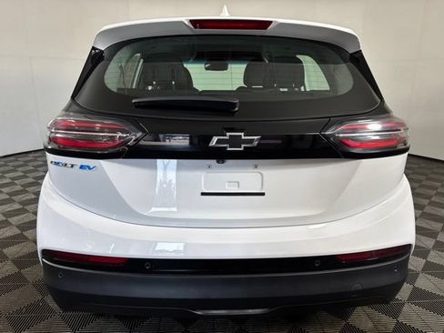 Used 2023 Chevrolet Bolt LT w/ Infotainment Package FWD image 21
