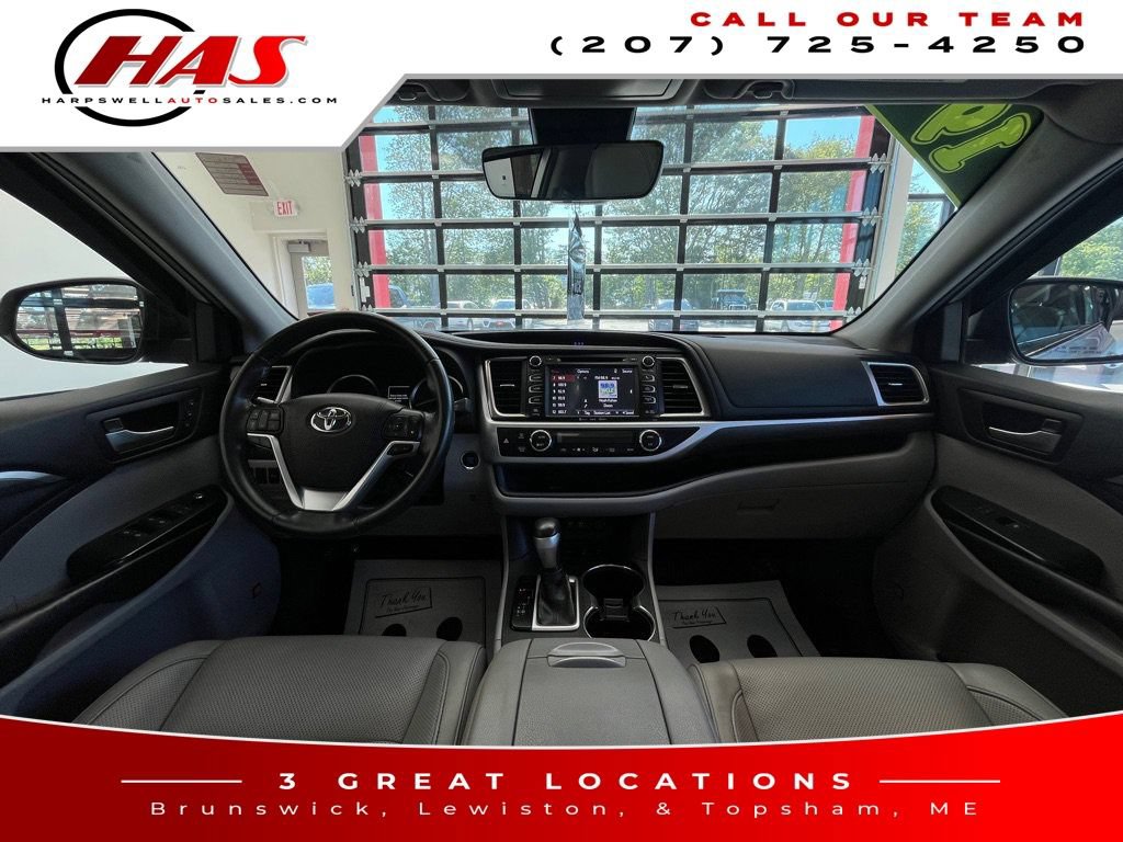 Used 2019 Toyota Highlander Limited AWD/4WD image 16