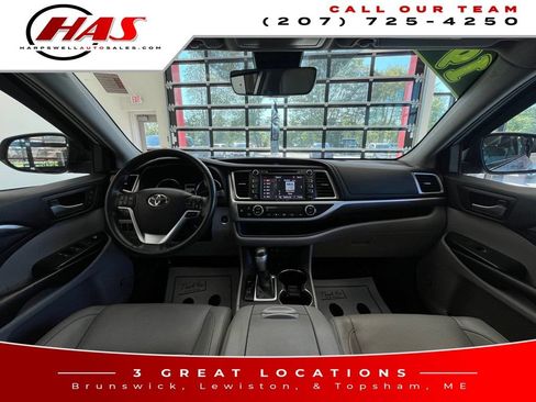 Used 2019 Toyota Highlander Limited AWD/4WD image 16