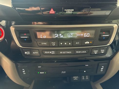 Used 2016 Honda Pilot Touring image 27
