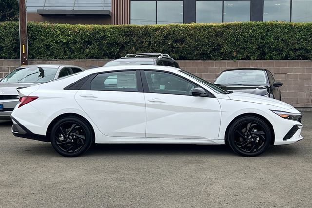 New 2026 Hyundai Elantra SEL Sport FWD image 5