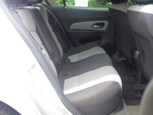 Used 2015 Chevrolet Cruze LS FWD image 9