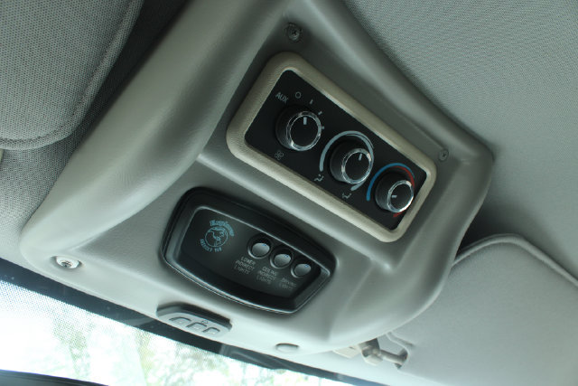 Used 2017 Chevrolet Express 2500 RWD image 17