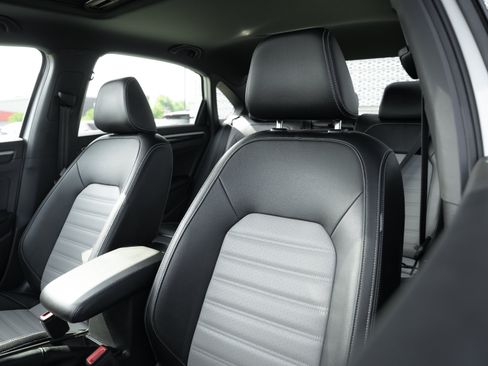 Used 2018 Volkswagen Passat GT FWD image 21