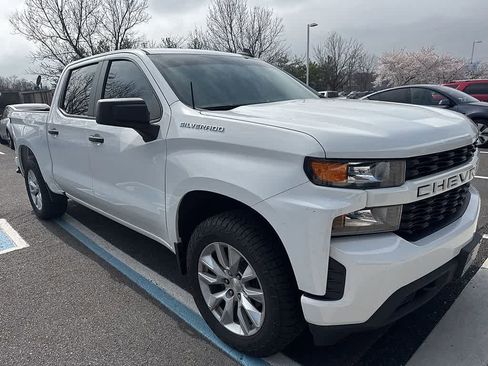 Used 2021 Chevrolet Silverado 1500 Custom image 3
