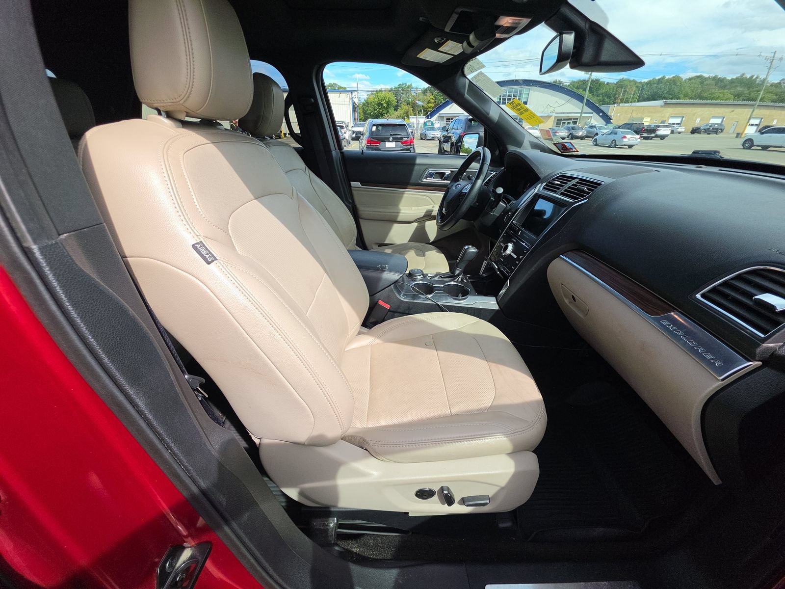 Used 2018 Ford Explorer Limited w/ Equipment Group 301A AWD/4WD image 12