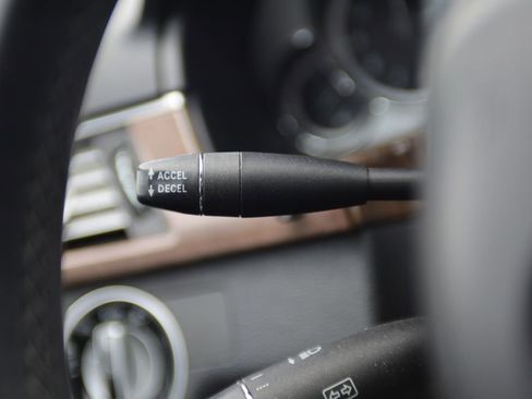 Used 2013 Mercedes-Benz E 350 4MATIC Sedan image 18