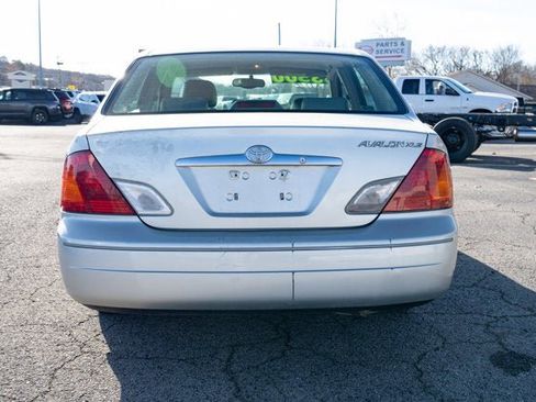 Used 2000 Toyota Avalon XLS image 4