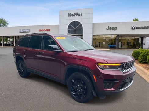 Used 2023 Jeep Grand Cherokee L Laredo AWD/4WD image 2