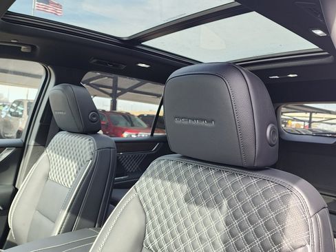 New 2026 GMC Acadia Denali w/ Super Cruise Package image 17