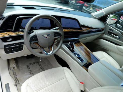 Used 2021 Cadillac Escalade Sport Platinum image 14