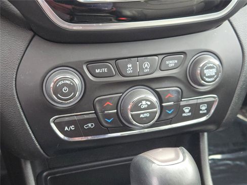 Certified 2022 Jeep Cherokee Limited image 30