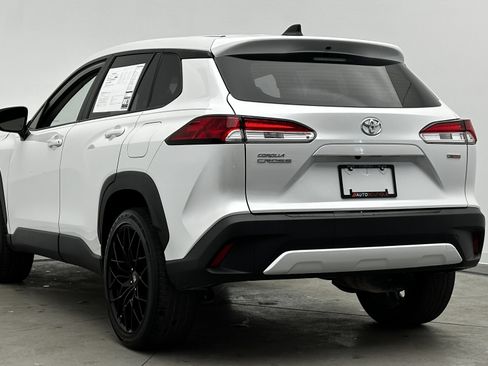 Used 2022 Toyota Corolla Cross L image 5