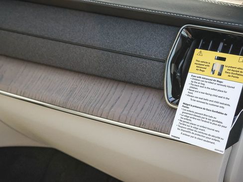 New 2026 Volvo XC90 T8 Ultra w/ Protection Package Premier image 18